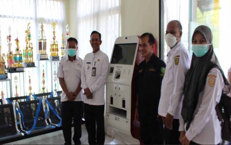 Dinas Dukcapil Palangka Raya Serahkan 2 Unit Mesin ADM