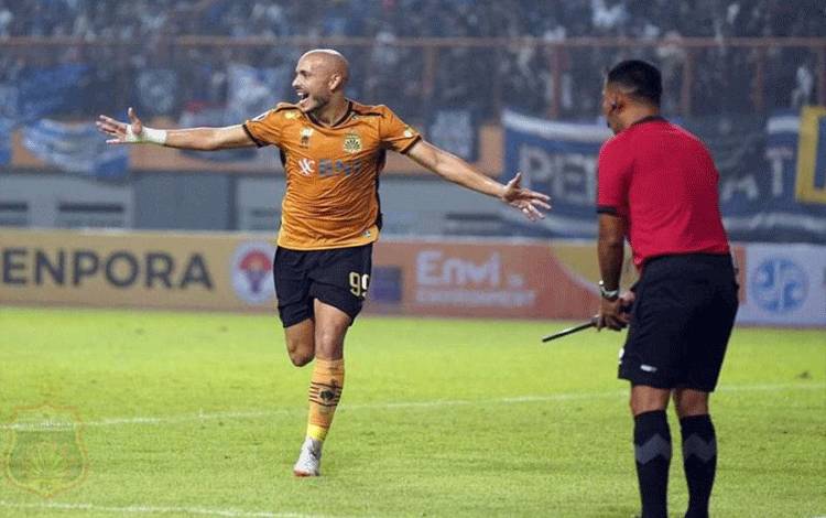 Bomber Bhayangkara FC Ezzejjari Bakal Tampil Profesional Lawan Persik