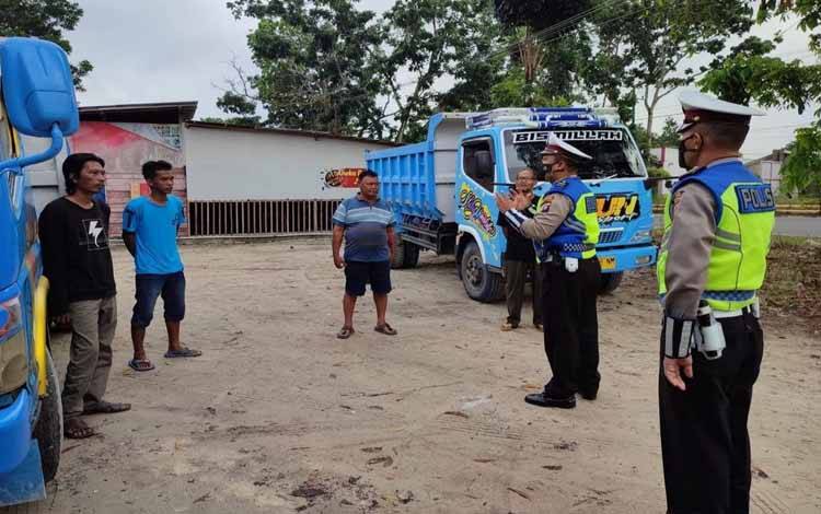 Satlantas Polres Kobar Ingatkan Pengemudi Truk Dilarang Mengangkut Penumpang