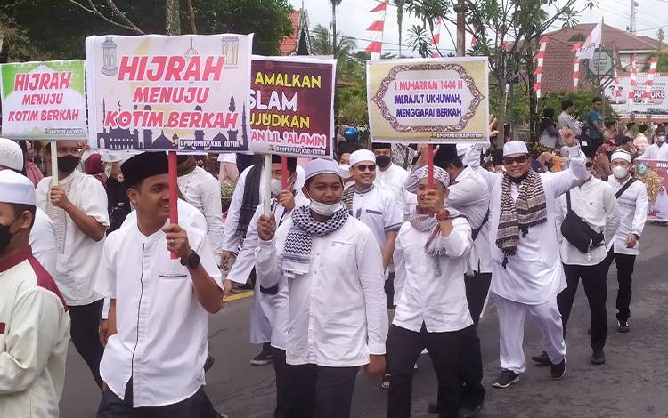 Ribuan Pejalan Kaki Antusias Ikuti Pawai Ta'ruf Menyambut 1 Muharam di Kotim