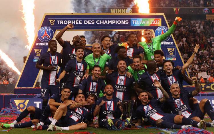 Neymar, Messi Pimpin PSG Telan Nantes 4-0 untuk Juarai Piala Super