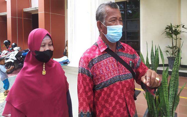 Pasangan Ini Belum Lakukan Pencatatan Nikah Selama 33 Tahun