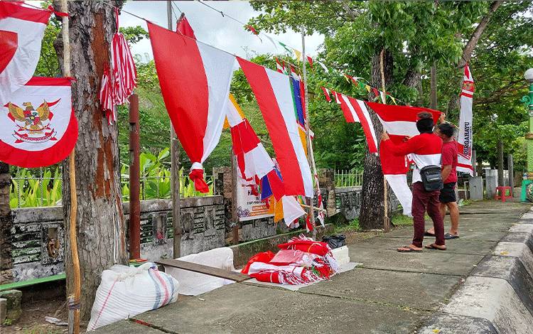 Pedagang Bendera Musiman di Kapuas Berharap Untung Setelah 2 Tahun Pandemi