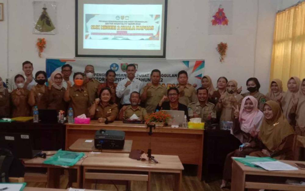 SMKN 2 Kapuas Gelar IHT Implementasi Kurikulum Merdeka Program SMK Pusat Keunggulan