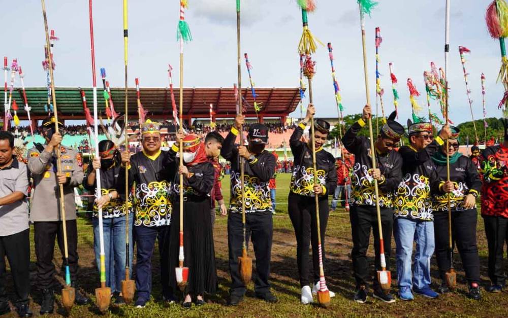 Sekda Kalteng: Pemecahan Rekor MURI Kongkurung Bentuk Promosi Budaya