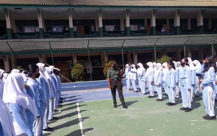 Siswa-Siswi SMKN 3 Palangka Raya Dilatih PBB