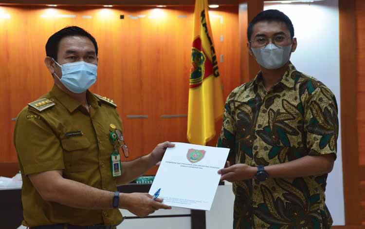 Dinkes Kalteng Serahkan Sembilan Nakes ke Kabupaten