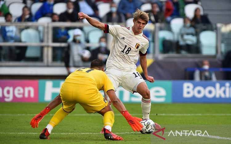 Charles De Ketelaere Resmi Berseragam AC Milan 5 Tahun ke Depan