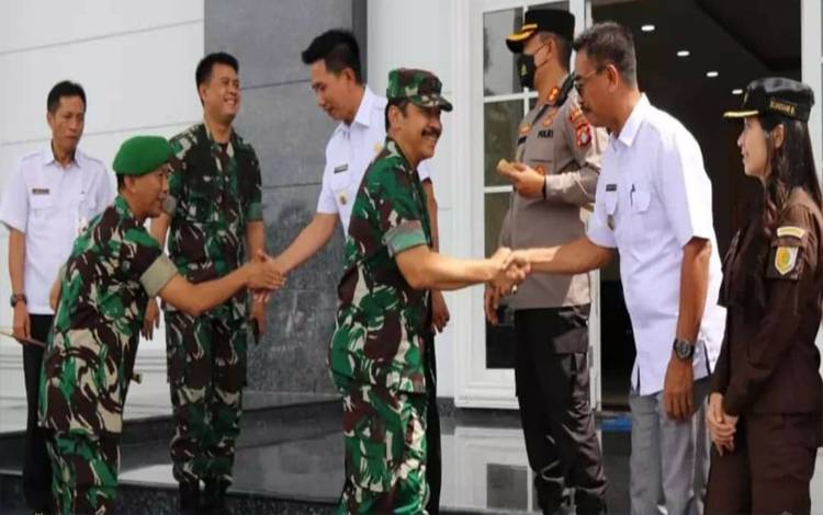 Bupati Barito Utara Sambut Kedatangan Aster Panglima TNI Beserta Tim Wasev