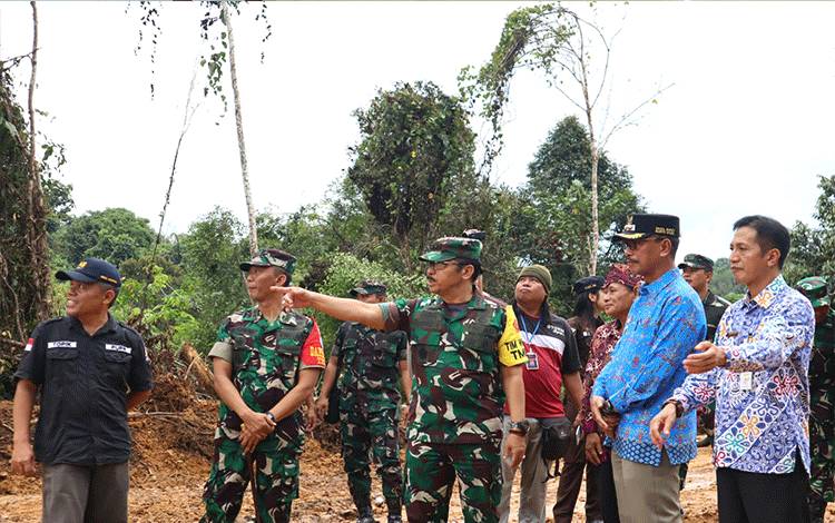 Wakil Bupati Barito Utara Dampingi Tim Wasev Tinjau Progres TMMD di Teweh Baru