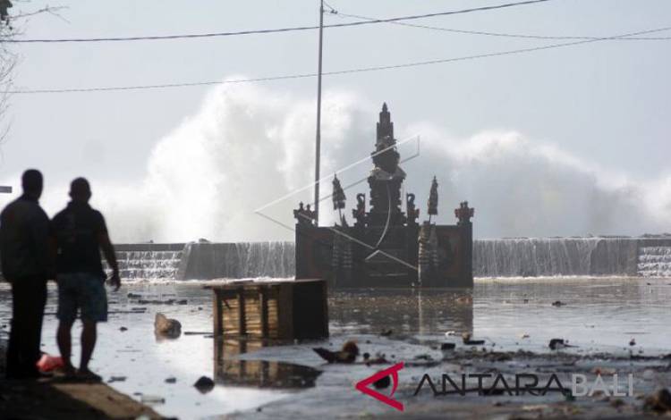 Masyarakat Pesisir Diimbau Waspada Gelombang Tinggi hingga 4 Meter