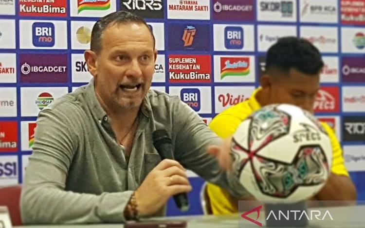 Dejan Antonic Kritik Keras Hadiah Penalti untuk PSIS