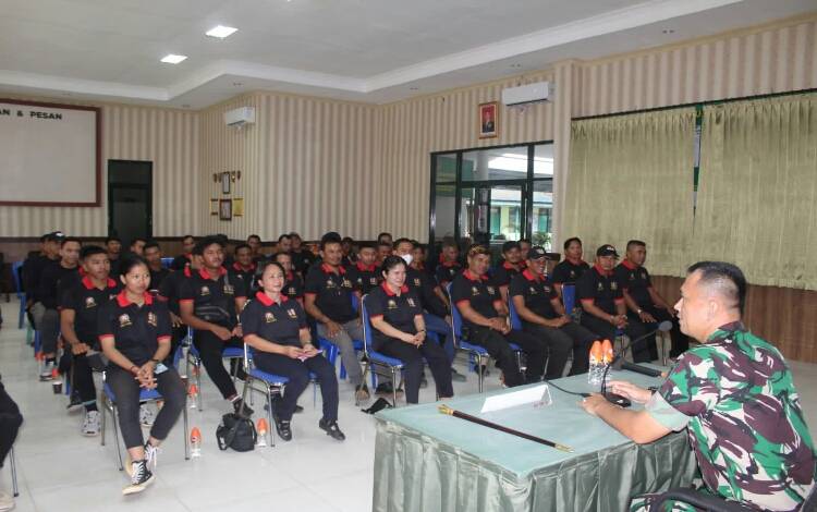 Dandim Lepas Tim Sepak Bola Ponpes Hidayatul Insan FC