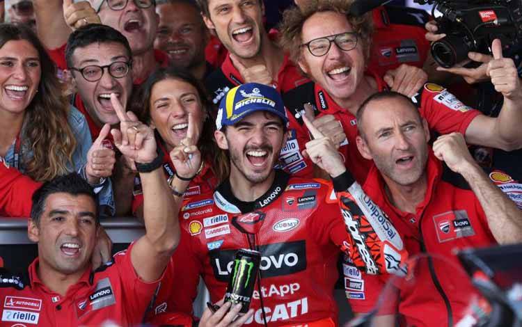 Bagnaia Jaga Momentum dengan Menangi GP Inggris, Vinales Podium Lagi