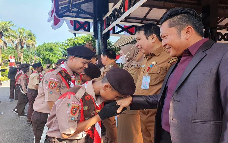 Turut Lepas Kontingen Pramuka Kotim ke Jambore Nasional XI, Dadang Titipkan Misi Ini