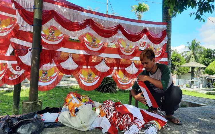 HUT  ke 77 RI Semarak, Penjual Bendera di Pangkalan Bun Raup Untung 2 Kali Lipat Dibanding Tahun Lalu