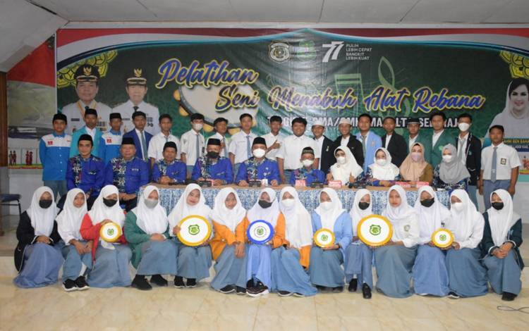 Puluhan Pelajar Ikuti Pelatihan Seni Menabuh Alat Rebana Digelar DPD Lasqi Kapuas
