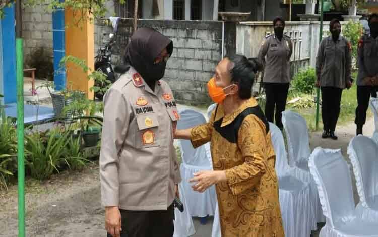 Wakapolda Kalteng Anjangsana ke Purnawirawan Polwan