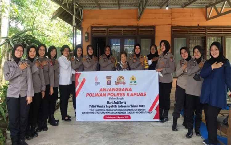 Polwan Polres Kapuas Laksanakan Anjangsana ke Purnawirawan Sambut Hari Jadi ke 74