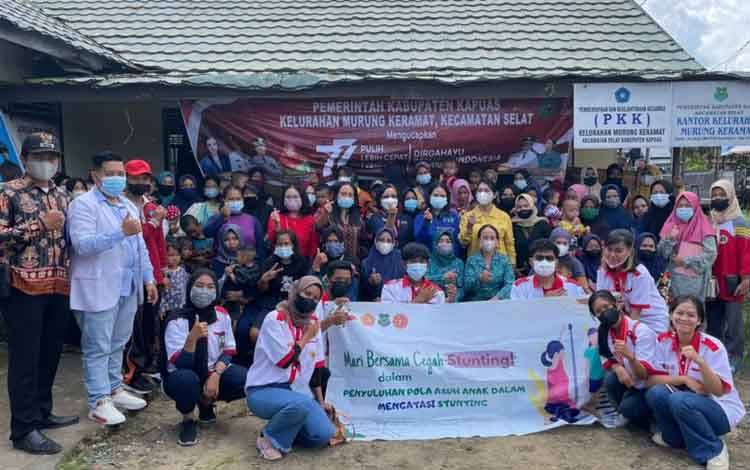 Dukung Upaya Penurunan Stunting, Mahasiswa KKN Kebangsaan Adakan Penyuluhan Pola Asuk Anak