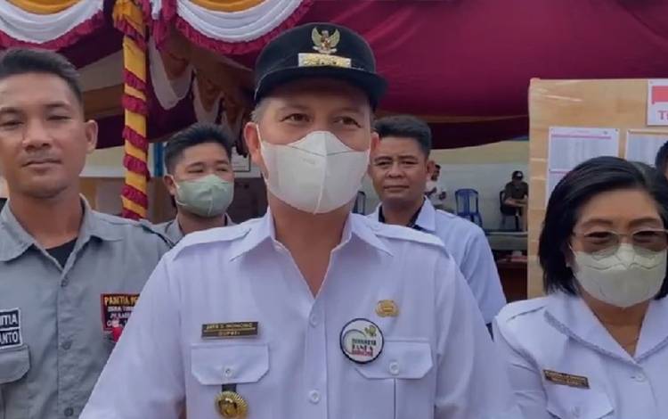 Pantau Pemungutan Suara di Desa Tumbang Lapan, Begini Kata Bupati Gumas