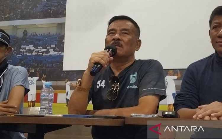 Persib Bidik Pelatih Asing untuk Gantikan Robert Alberts
