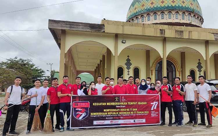 Semarakkan HDKD ke 77, Rutan Tamiang Layang Bersih-Bersih Tempat Ibadah