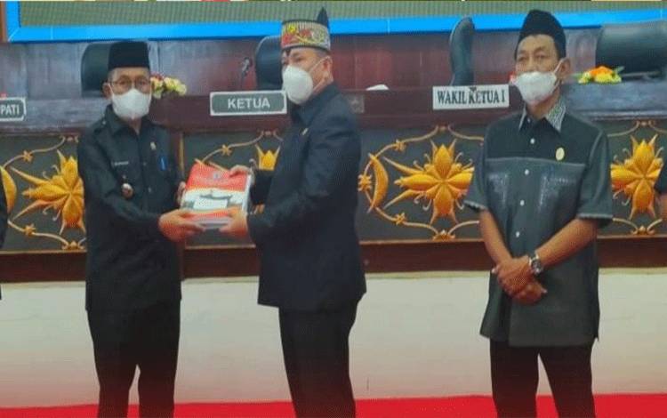 Hadiri Rapat Paripurna Penyerahan Perubahan KUA/PPAS RAPBD 2023, Ini yang Disampaikan?Wabup Murung Raya