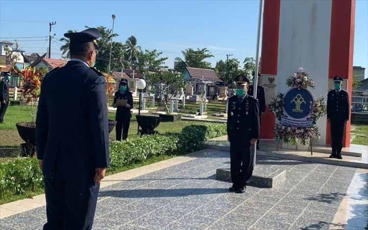 Peringati HDKD ke 77, Jajaran Rutan Kapuas Apel dan Tabur Bunga di Taman Makam Pahlawan Kencana