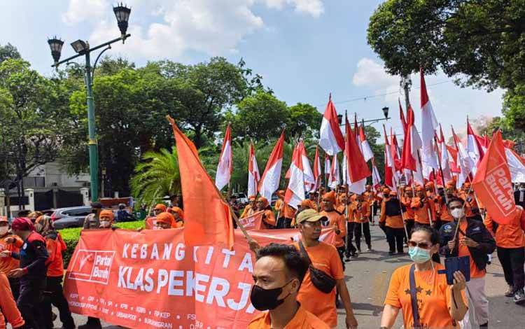 Karnaval Kelas Pekerja Ramaikan Pendaftaran Pemilu Partai Buruh