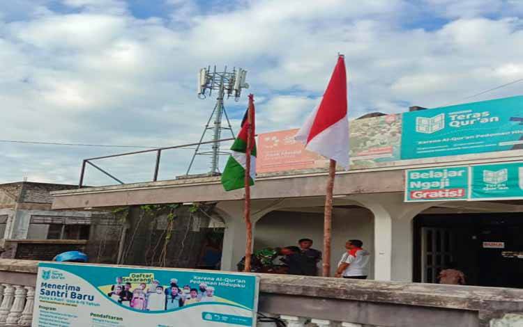 Yayasan Anak Masjid Pasang Bendera Palestina Saat Menyambut Kemerdekaan di Palangka Raya