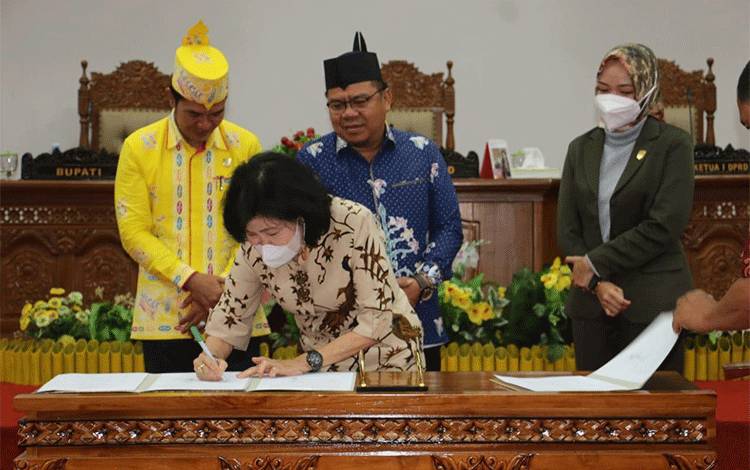 Bupati Pulang Pisau Sampaikan Rancangan APBD Perubahan 2022 ke DPRD