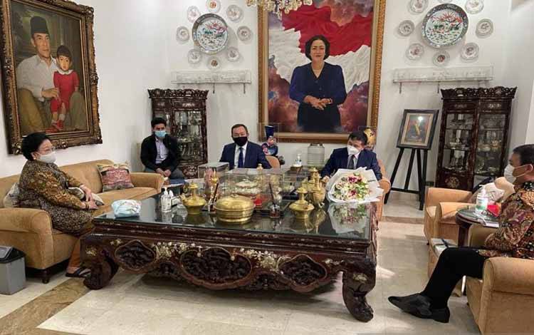 Megawati Terima Penghargaan Medali Yobel dari Presiden Kazakstan
