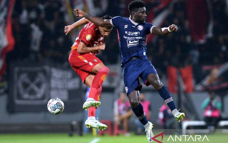Arema FC Cetak Kemenangan 2-1 atas Bali United di Laga Tandang