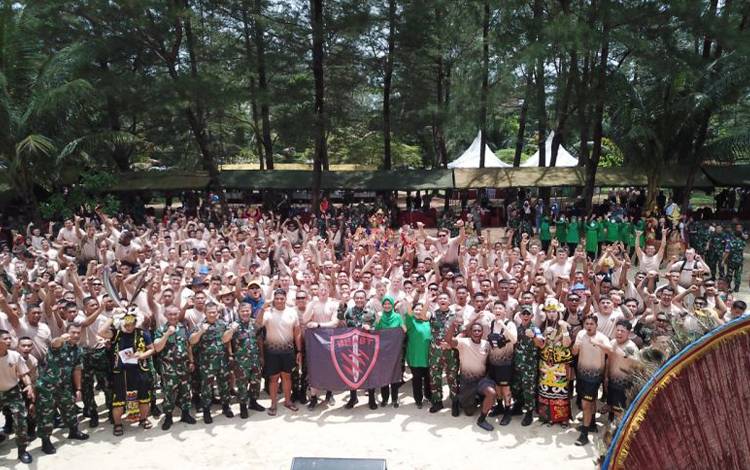 TNI AD Adu Tarik Tambang dengan Tentara AS