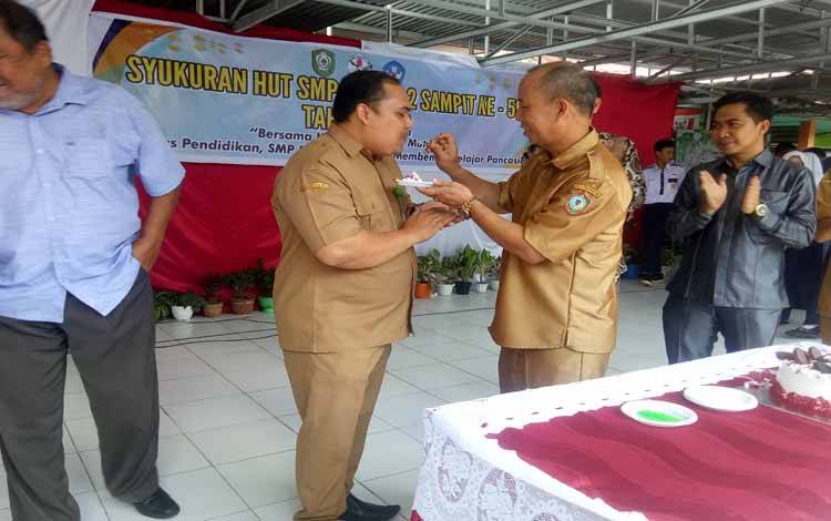 Tugas Berat Seorang Guru Mendidik Bukan Mengajar