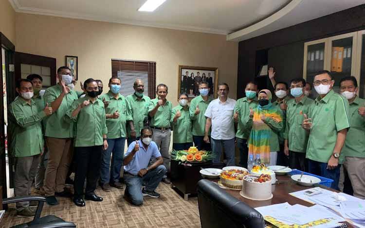 Rayakan HUT ke 68, CEO CBI Group Vallauthan Subraminam Dapat Kejutan Perayaan Sederhana dari Pimpinan dan Staf
