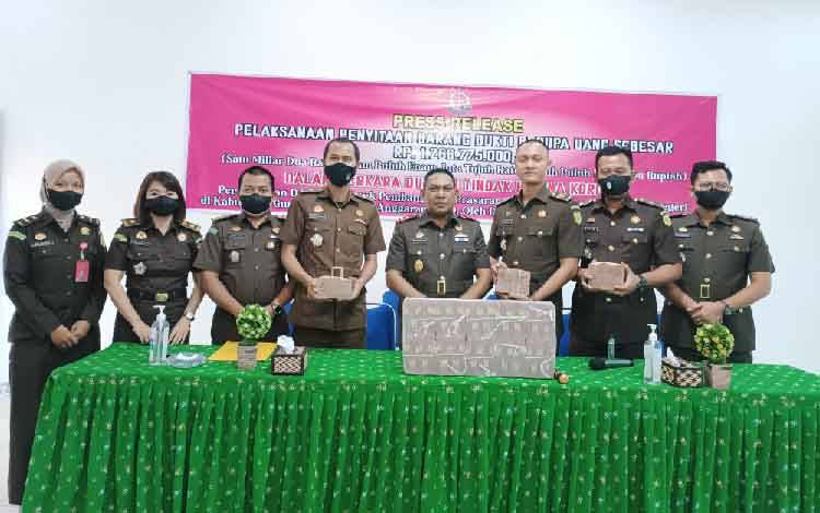 Kejari Gumas Lakukan Penyitaan Barang Bukti dari Kasus Dugaan Korupsi
