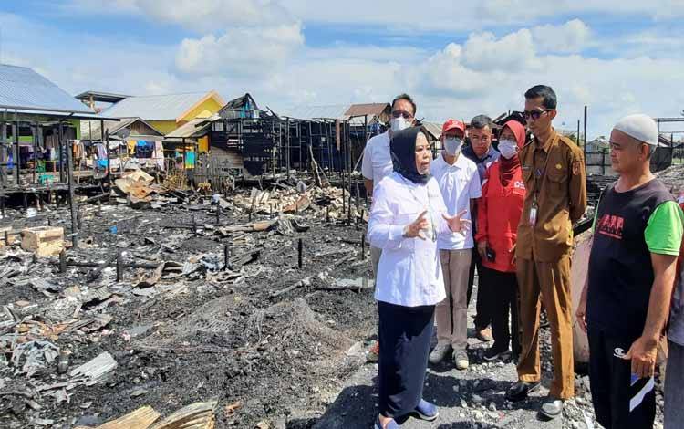 Ketua PMI Kobar Beri Semangat kepada Korban Kebakaran