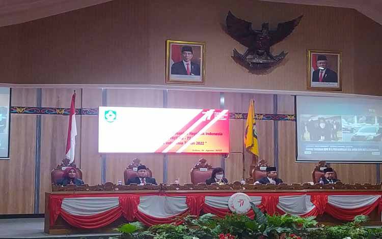 Anggota DPRD Kotim Dengarkan Pidato Kenegaraan Presiden pada Peringatan HUT ke 77