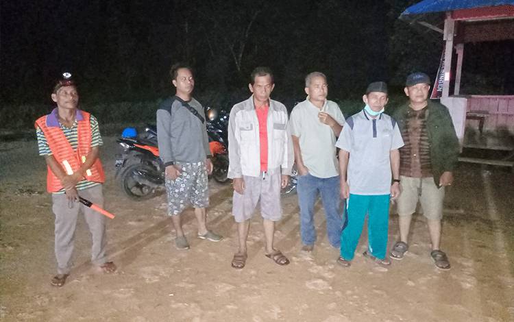 Kades Haringen dan Warga Kesal, Dua Malam Berturut Angkutan Batubara Melintas Pemukiman
