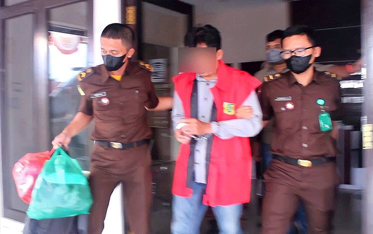 Korupsi APBDes Kades Lebo Ditahan Kejaksaan Negeri Barito Timur