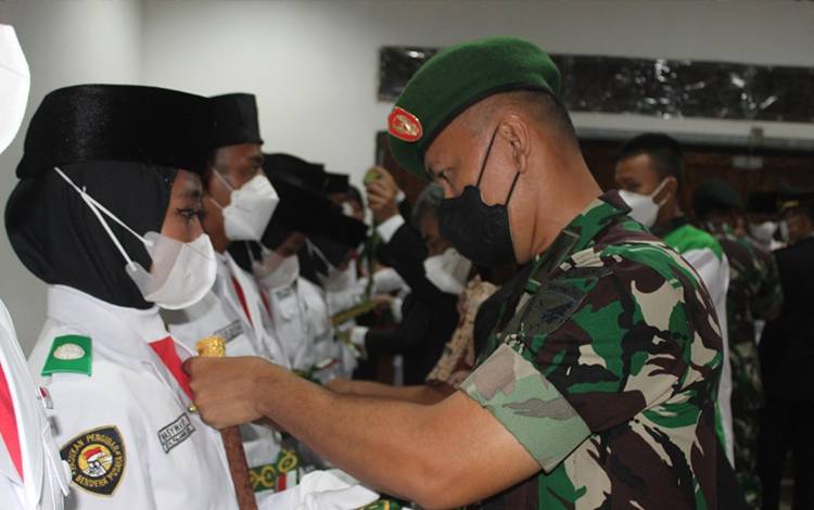 Wali Kota Palangka Raya Kukuhkan 72 Anggota Paskibra Tadi Malam