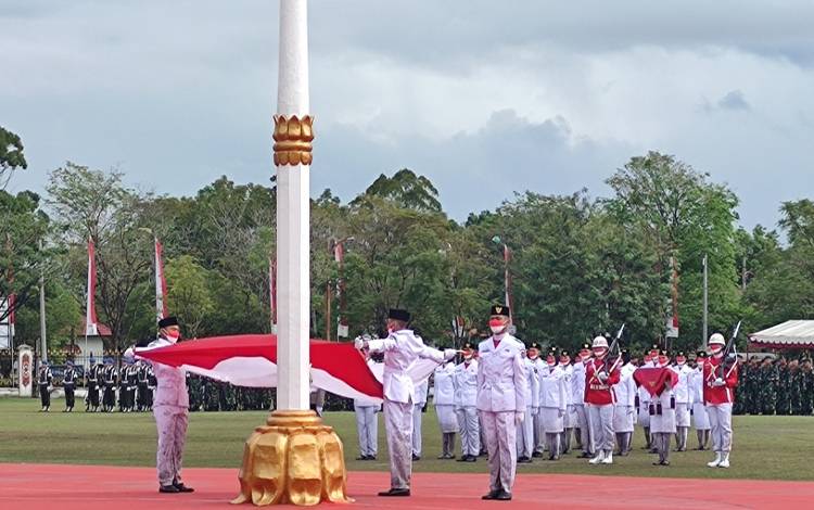 Hujan Gerimis Tak Surutkan Semangat Kemerdekaan