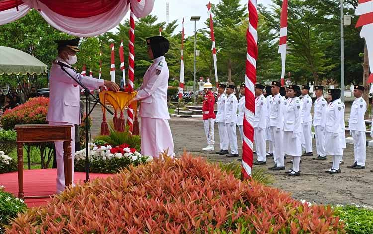 Bupati Seruyan Yulhaidir Inspektur Upacara HUT ke 77 Republik Indonesia