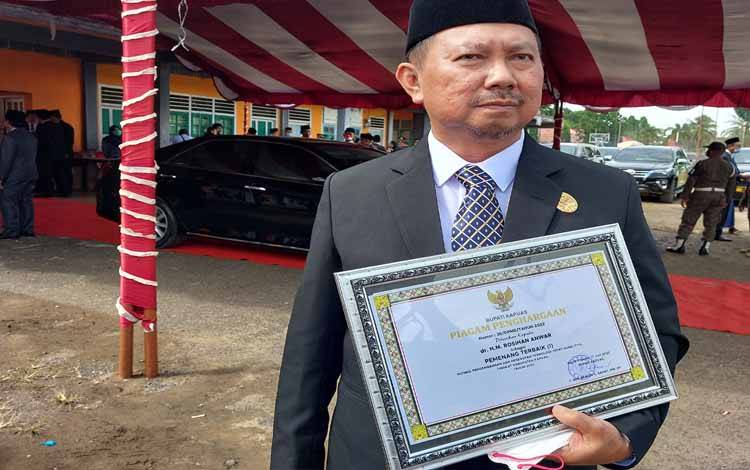 Momen HUT ke 77 RI, Anggota DPRD Kapuas Ini Terima Penghargaan Inovasi Pengembangan dan Penerapan TTG