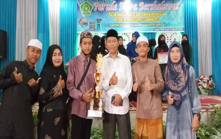MTsN 2 Kapuas Raih Juara 1 Parade Siswa Bershalawat Tingkat Kabupaten