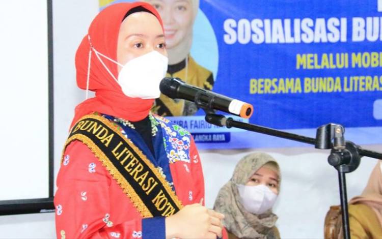 Bunda Literasi Palangka Raya Apresiasi Perpustakaan Keliling Milik Dispursip