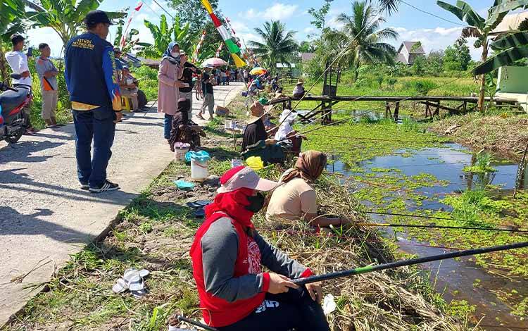Antusiasnya Warga Kelurahan Selat Utara Ikuti Lomba Mancing Meriahkan HUT ke-77 RI