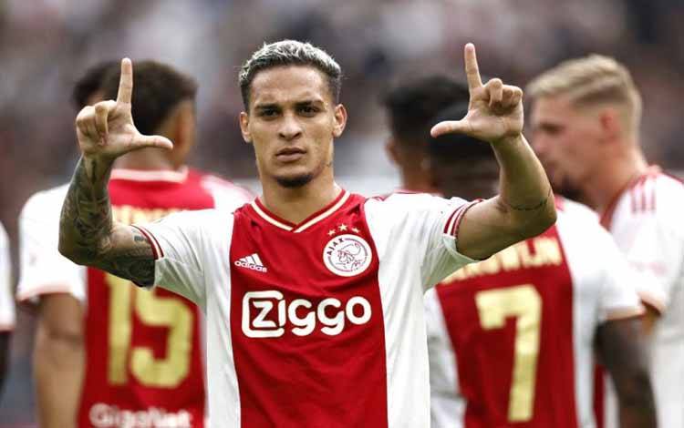 MU Naikkan Harga Penawaran untuk Antony